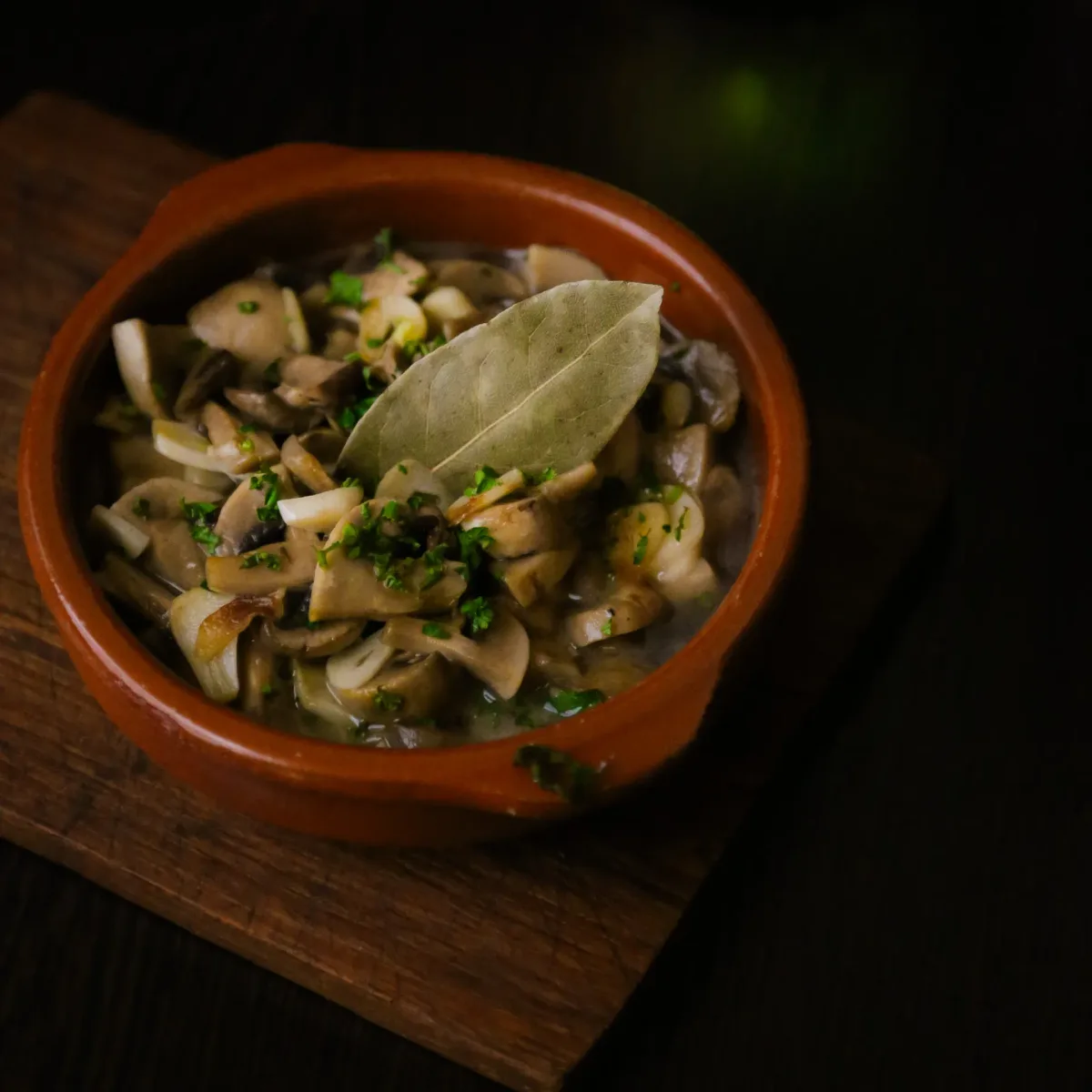 Champiñones al Ajillo